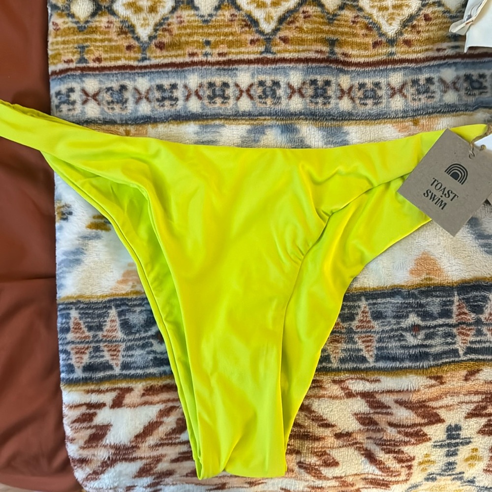 Toast swim high hip bikini bottom in Kiwi